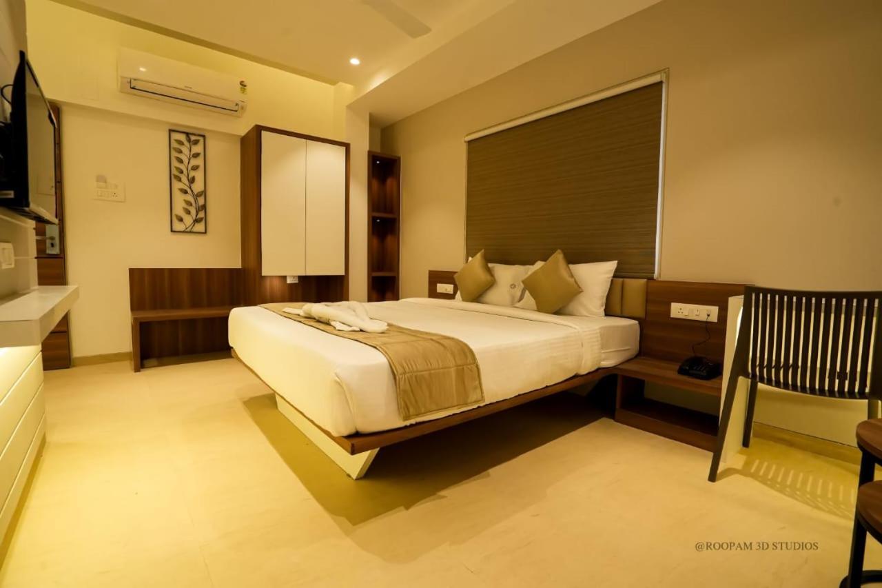 Hotel Veesons Executive Solāpur Exterior foto