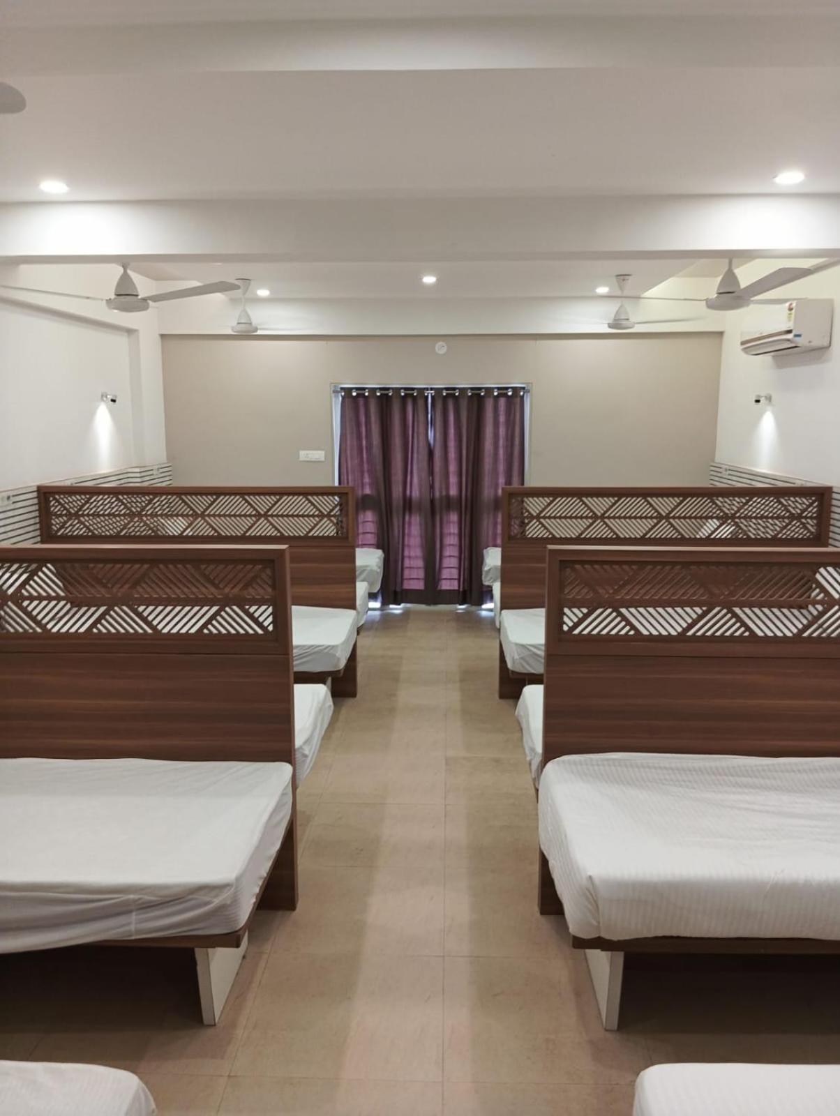 Hotel Veesons Executive Solāpur Exterior foto