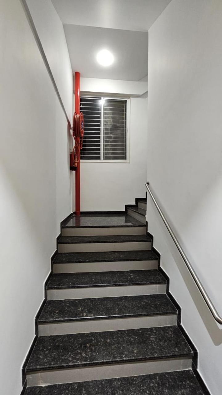 Hotel Veesons Executive Solāpur Exterior foto