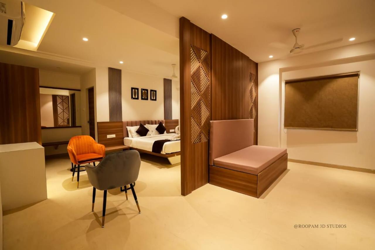 Hotel Veesons Executive Solāpur Exterior foto