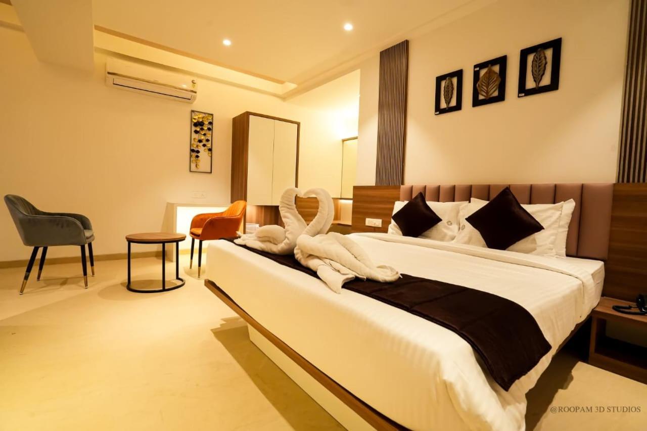 Hotel Veesons Executive Solāpur Exterior foto