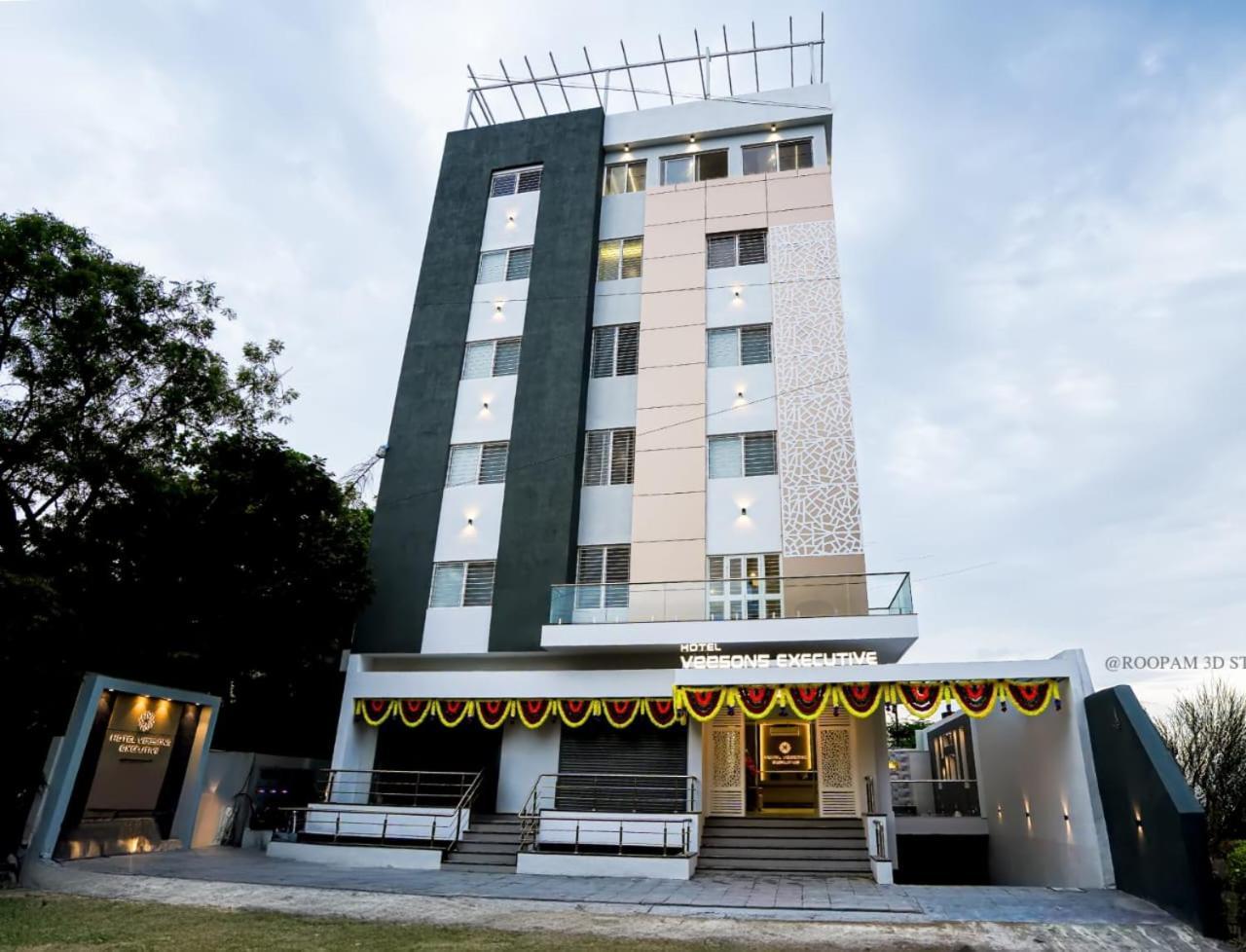 Hotel Veesons Executive Solāpur Exterior foto